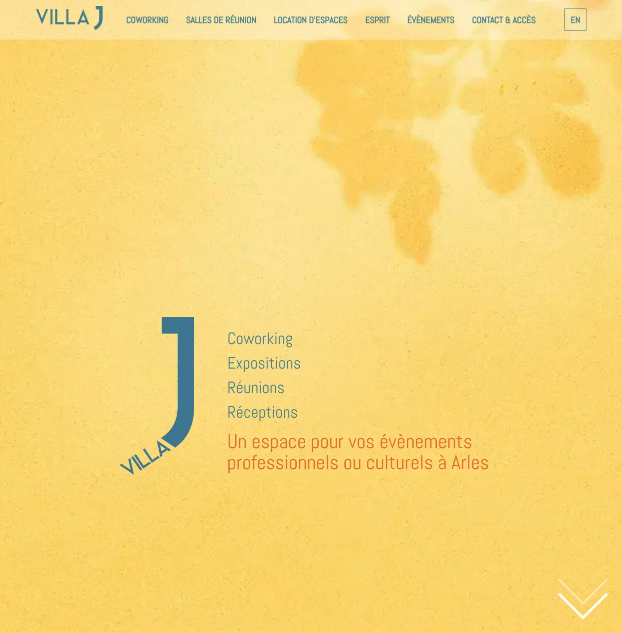 Page d'accueil du site Villa J, avec le logo en grand format et le menu principal
